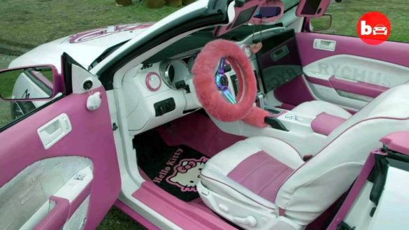 Ford Mustang Hello Kitty