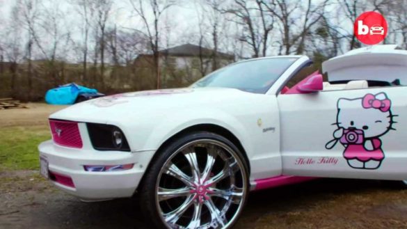 Ford Mustang Hello Kitty