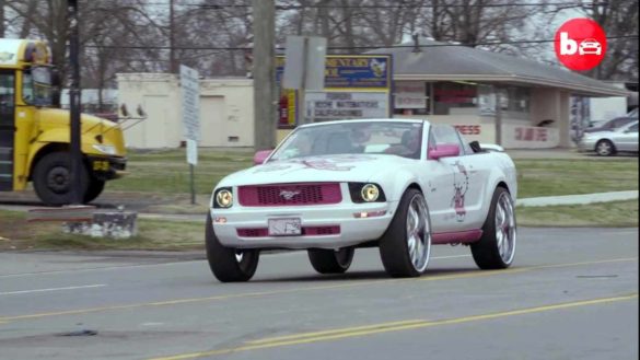 Ford Mustang Hello Kitty