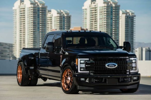 2019 FORD F-350 LARIAT CUSTOM PICKUP