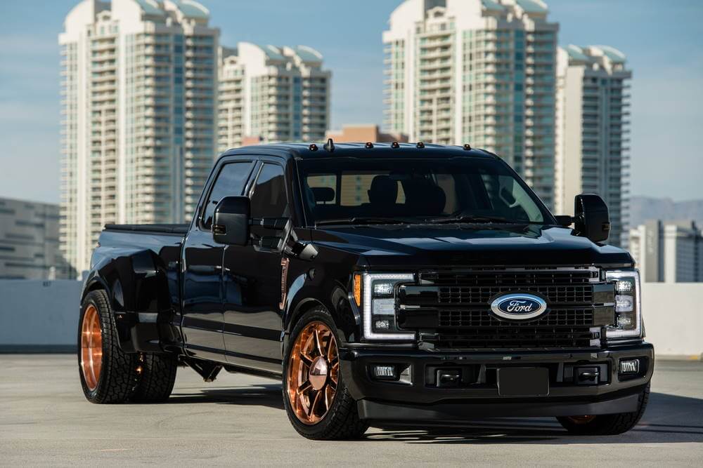 Ford F 350 Lariat Custom Le Pick Up Conçu Pour Les Fêtards