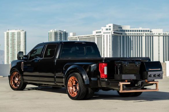 2019 FORD F-350 LARIAT CUSTOM PICKUP