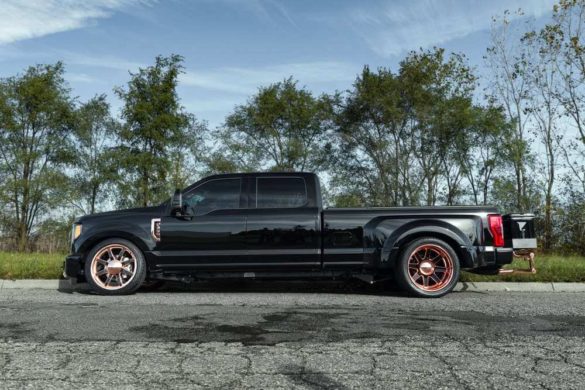 2019 FORD F-350 LARIAT CUSTOM PICKUP