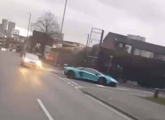 Ford Fiesta VS Lamborghini Aventador