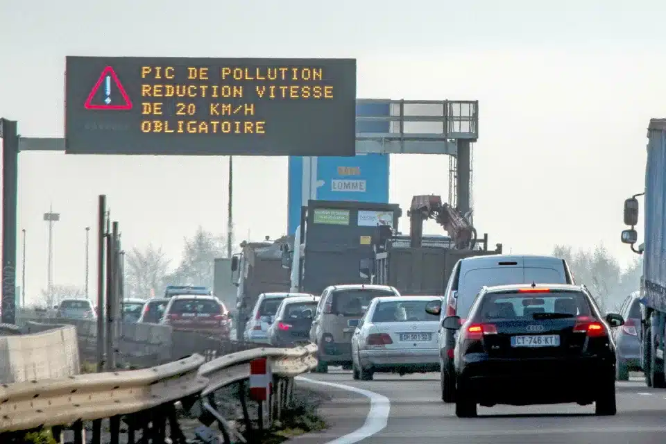 Dans le sillage d'Anne Hidalgo, les maires de métropoles du vieux continent s'opposent à la décision des 27 pays membres de l'Union Européenne qui ont rejeté la proposition d'une norme Euro 7 considérablement durcie par rapport au texte actuel encadrant la pollution automobile.